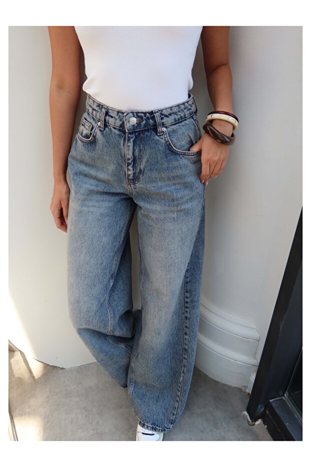 Wide Leg Side Stitched Jeans