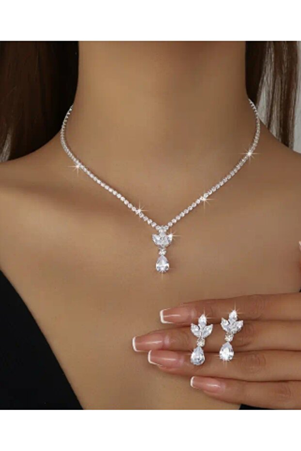 Tulip-Looking Luxurious Crystal Stone Necklace and Earring Set
