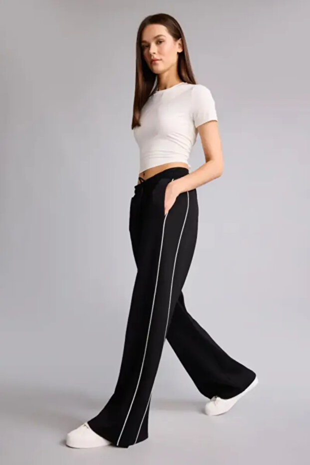 Sweatpants - Black - Not specified