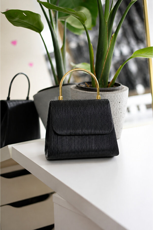Women's Black Line Textured Metal Handle Evening Dress Hand Shoulder Bag