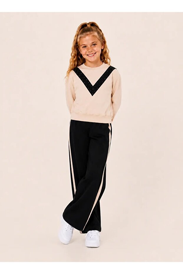 Girl's Suit with V-Garnish on the Front 32460