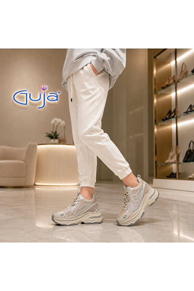 26K450 Women's Thick Sole Inner Padded Sneaker Shoes
