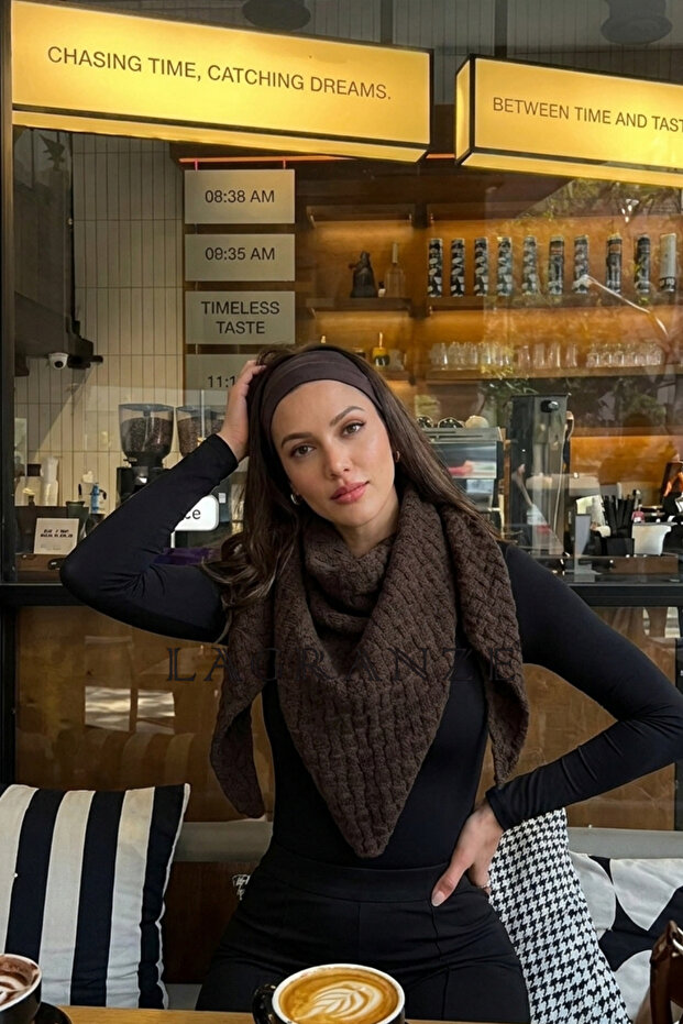 Self-Knitted Patterned Triangle Women's Shawl
