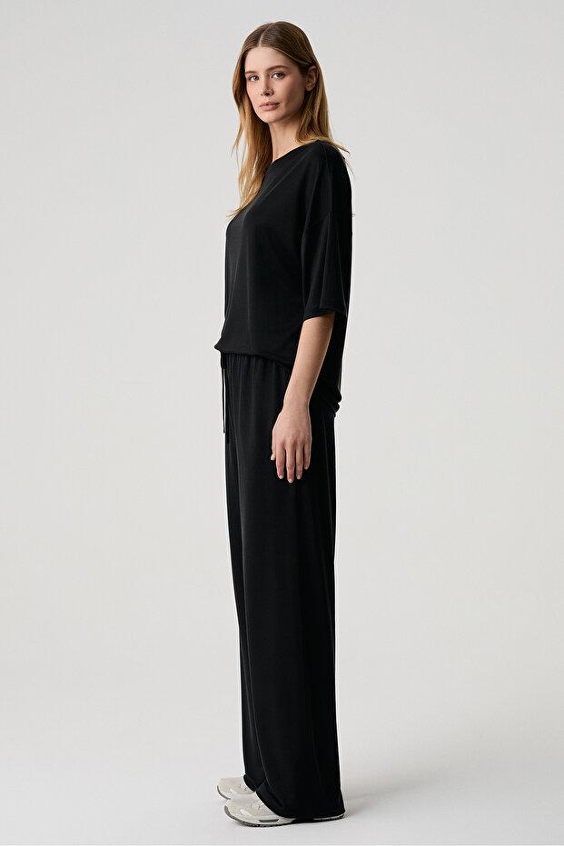 Relaxed Fit Pants and Blouse Set