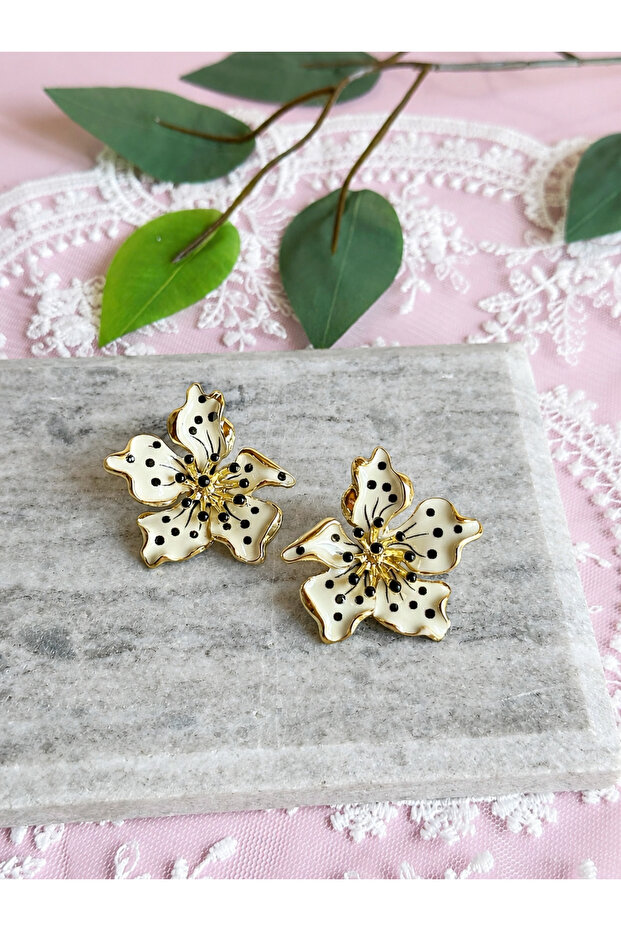 Flower Shaped Spotted Non Tarnish Non Allergenic Pinterest Earrings