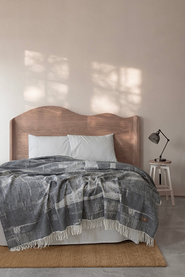 Manora Double Jacquard Blanket & Sheet Set Gray