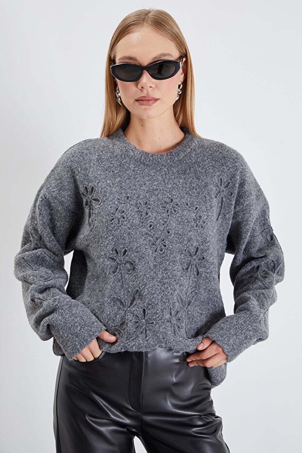 Floral Embroidered Crew Neck Casual Knit Sweater