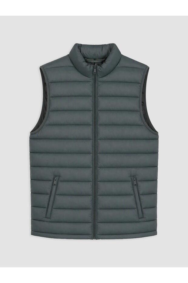 Regular Fit Stand Collar Men's Puffer Vest (W6)