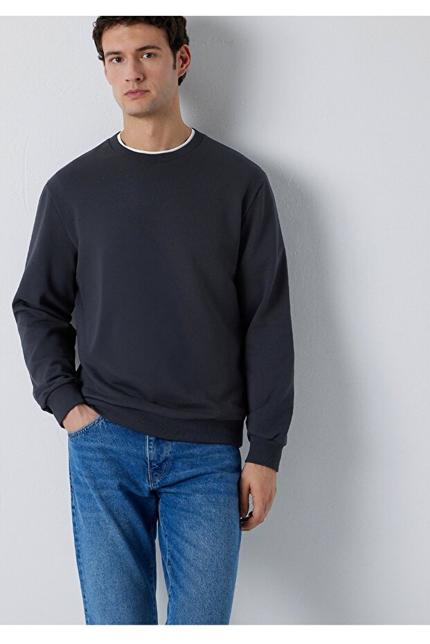 Crew Neck Slim Fit Basic Men's Sweatshirt.