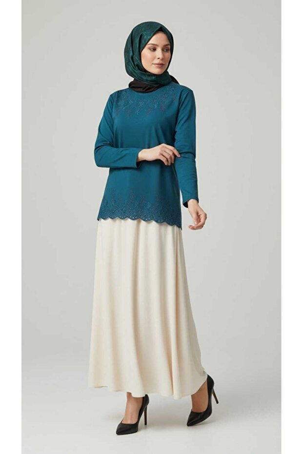 Women's Stone and Embroidered Seasonal Bluse with Collar and Hem
