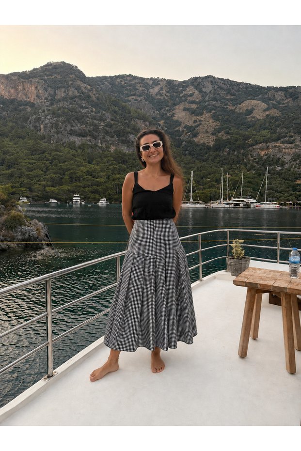 Black and White Gingham High Waist Skirt with Pleated Detail