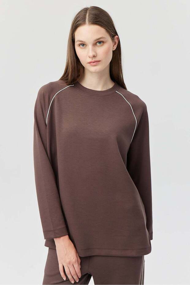 Women's Contrast Detail Slit Sweat Top