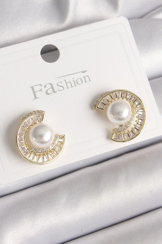 Rice gold color zircon stone snail model pearl detail women's earrings