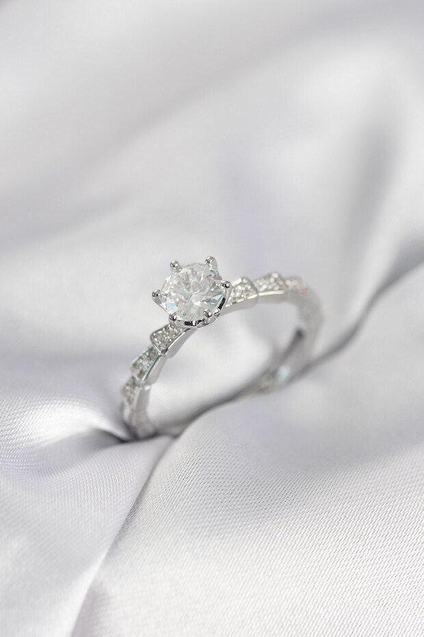 Silver Color Zircon Stone Single Stone Model Women's Ring