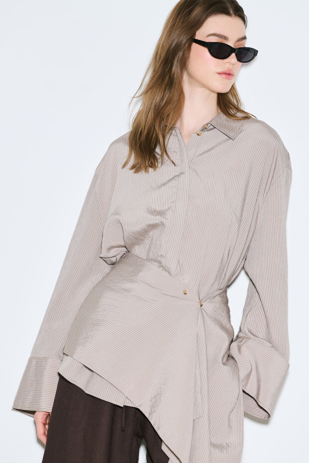 Belt-Detained Striped Shirt Gray