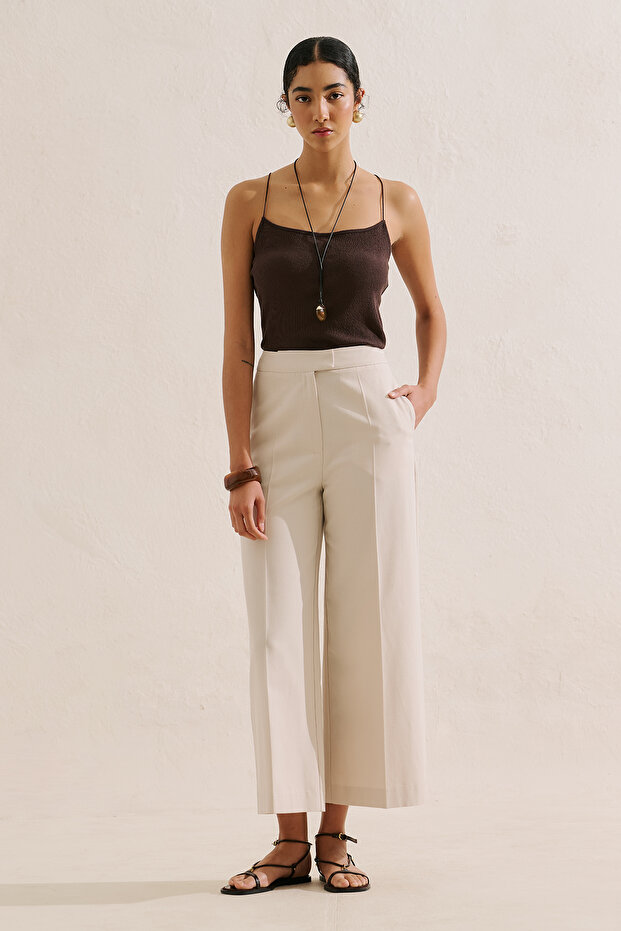 Classic Wide-Leg Short Pants Beige