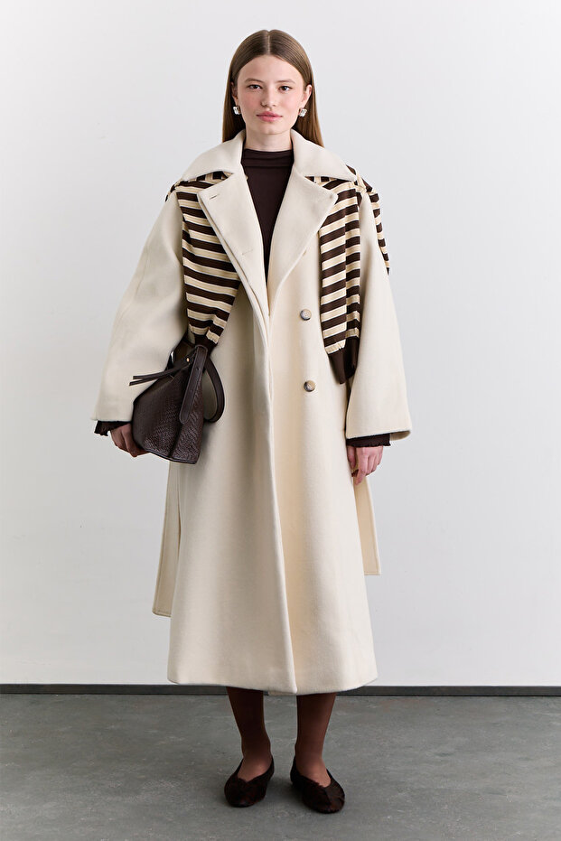 Flat-Closed Browny Coat Ecru