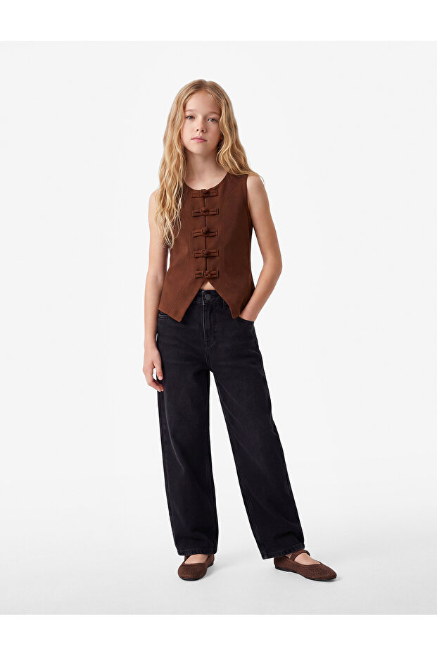 Button Detailed Crew Neck Sleeveless Blouse