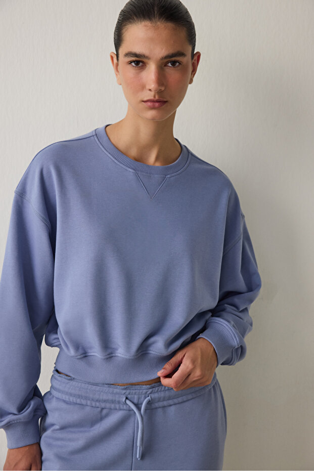 Indigo Curvy Edge Crew Neck Oversize Crop Sweatshirt