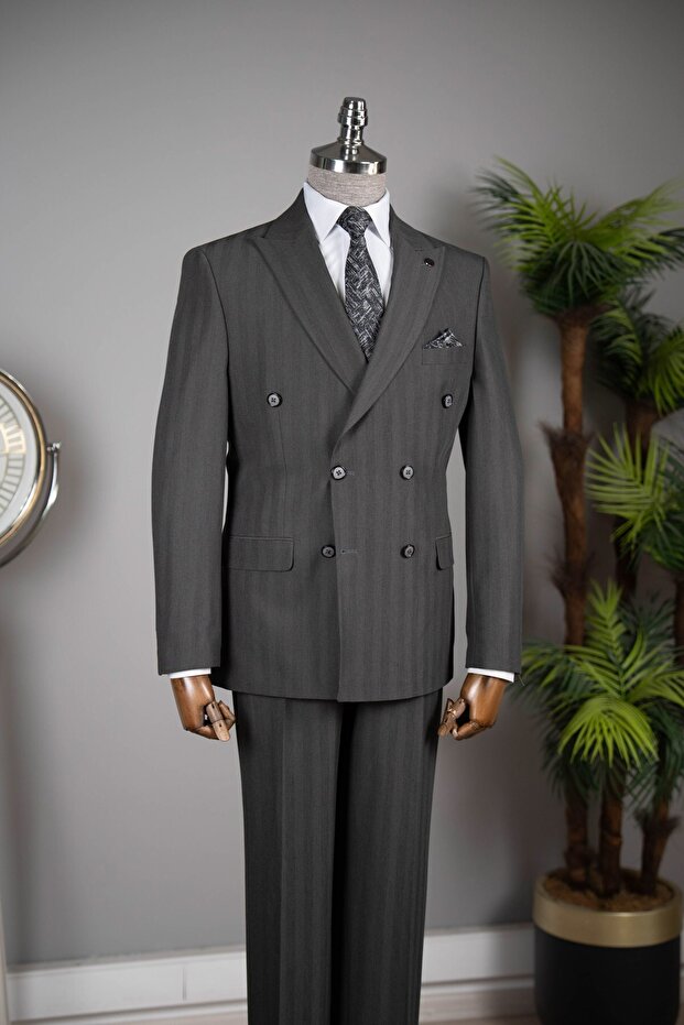 Exclusive Double-Breasted Suit Gray
