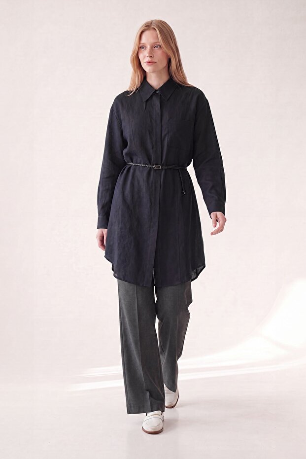 Navy buttoned poplin shirt
