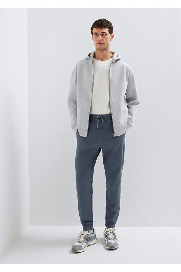 Normal Fit, Slim Straight, Elasticated Hem Basic Men's Sweatpants.