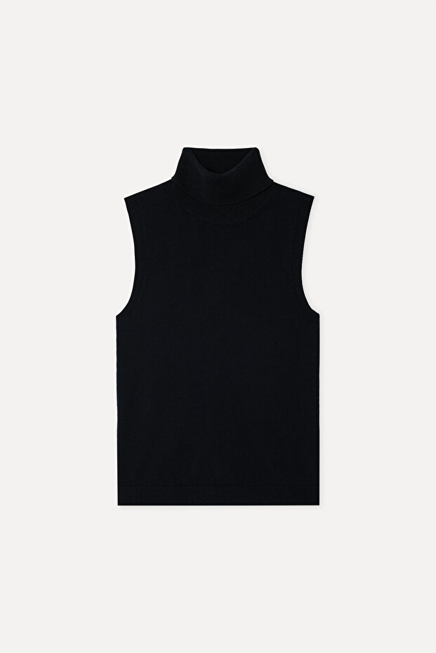 Women's Black Fitted Turtleneck Sleeveless Sweater