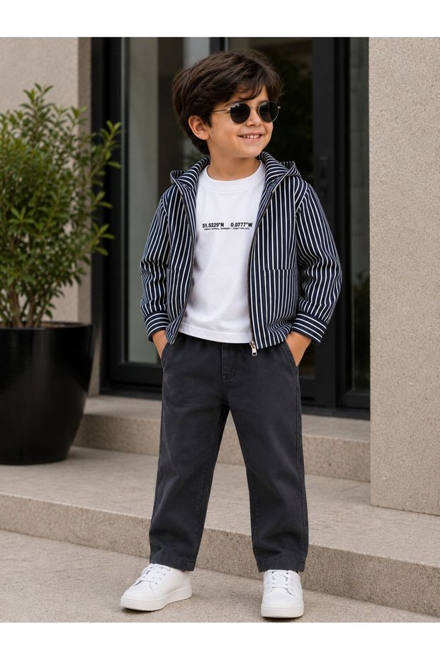 Line-Detailed Jacket, Short-Sleeved T-Shirt and Gabardine Pants Three-Piece Boy's Suit