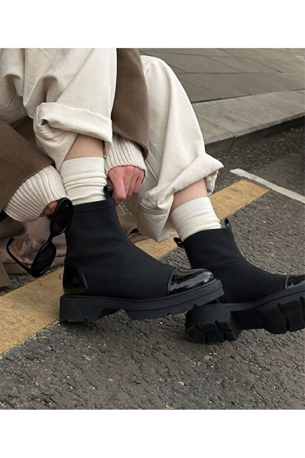 Black Elastic Slip on Lightweight Sole Comfortable Thick Soled Boots