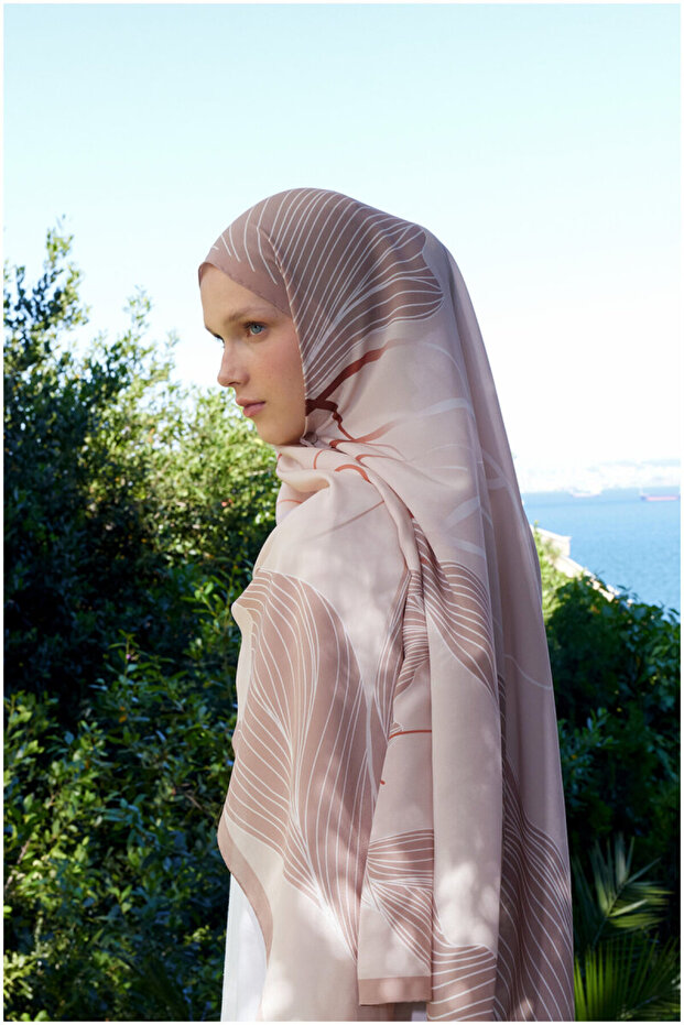 Powder Lavin Pattern Crepe Silk Shawl