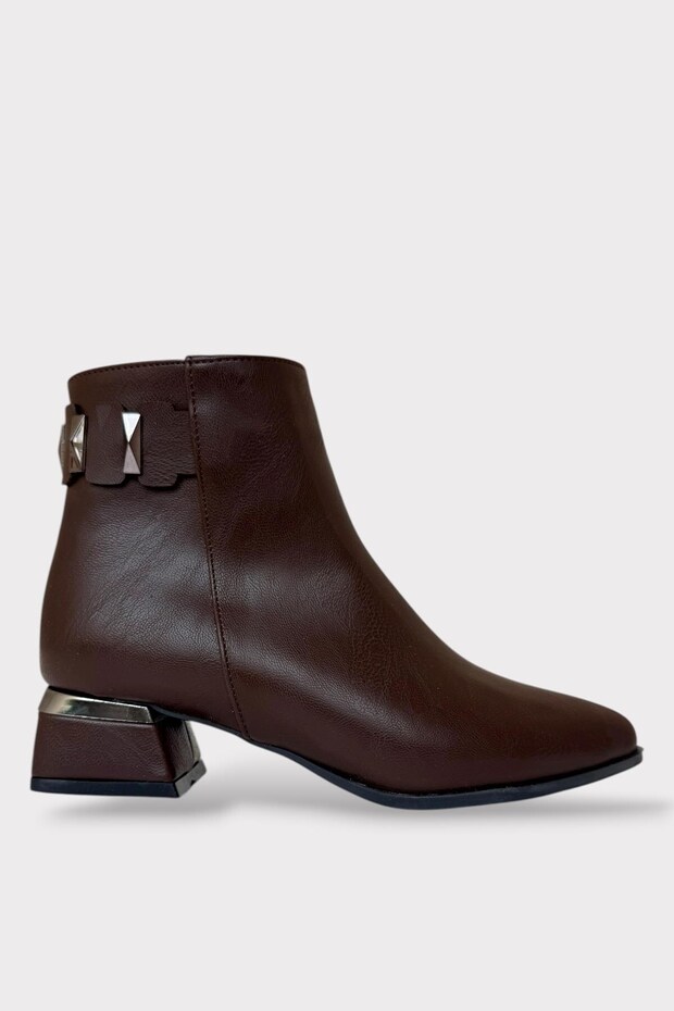 Buckle Detailed Pointed Toe Heeled Women's Boots Brown