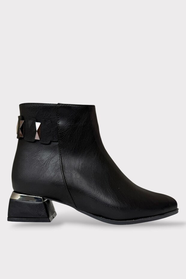 Buckle Detailed Pointed Toe Heeled Women's Boots Black