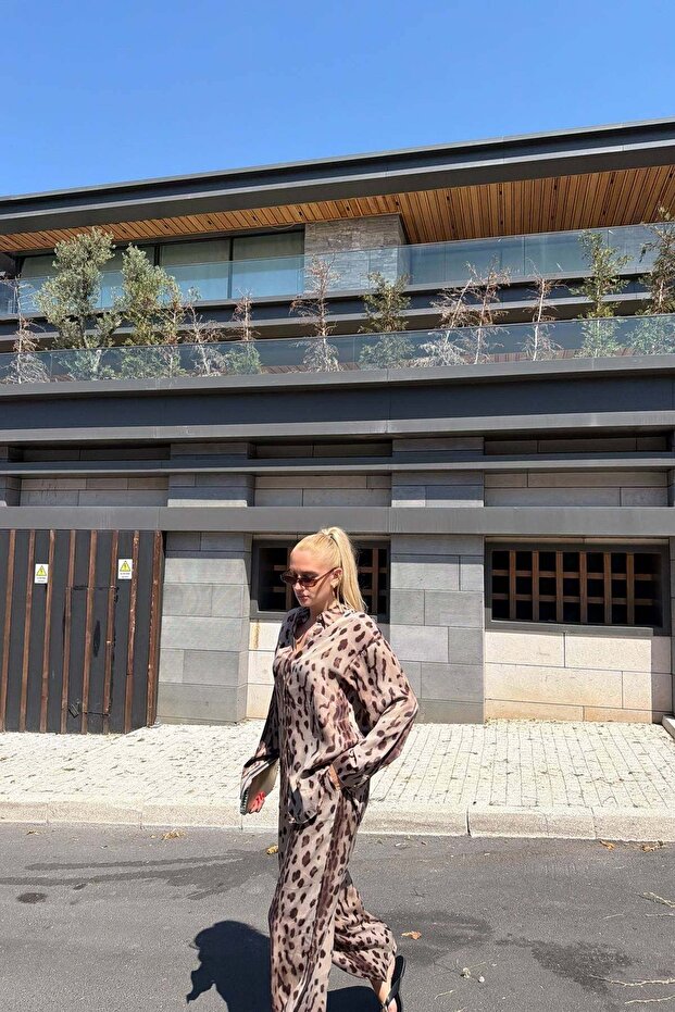 Leopard Pattern Lace-Up Pantoon