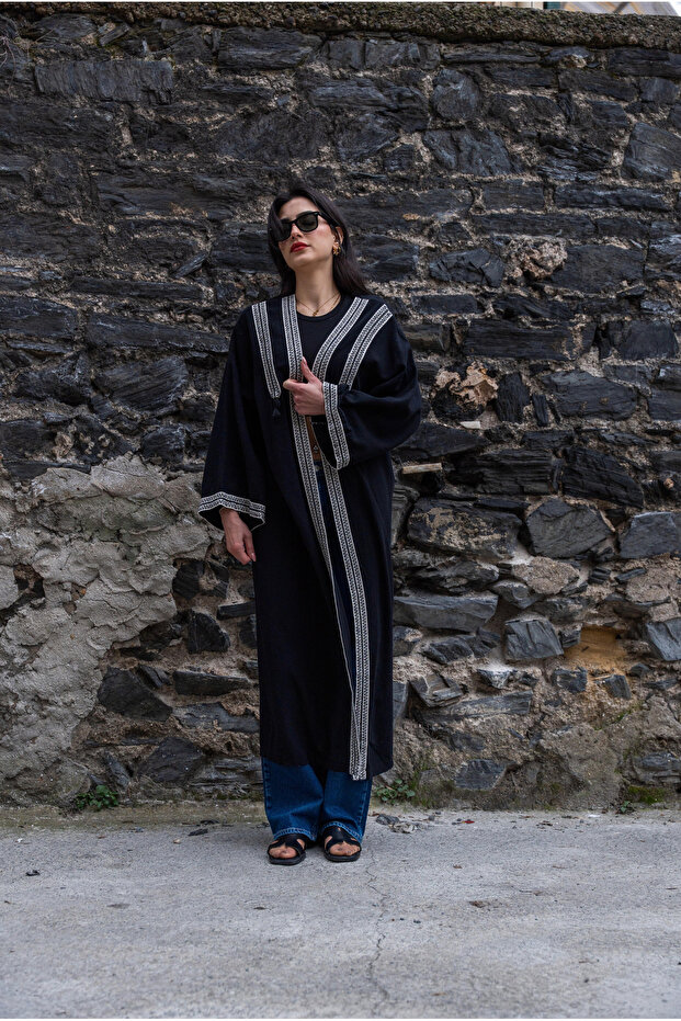 Women's embroidered woven kimono