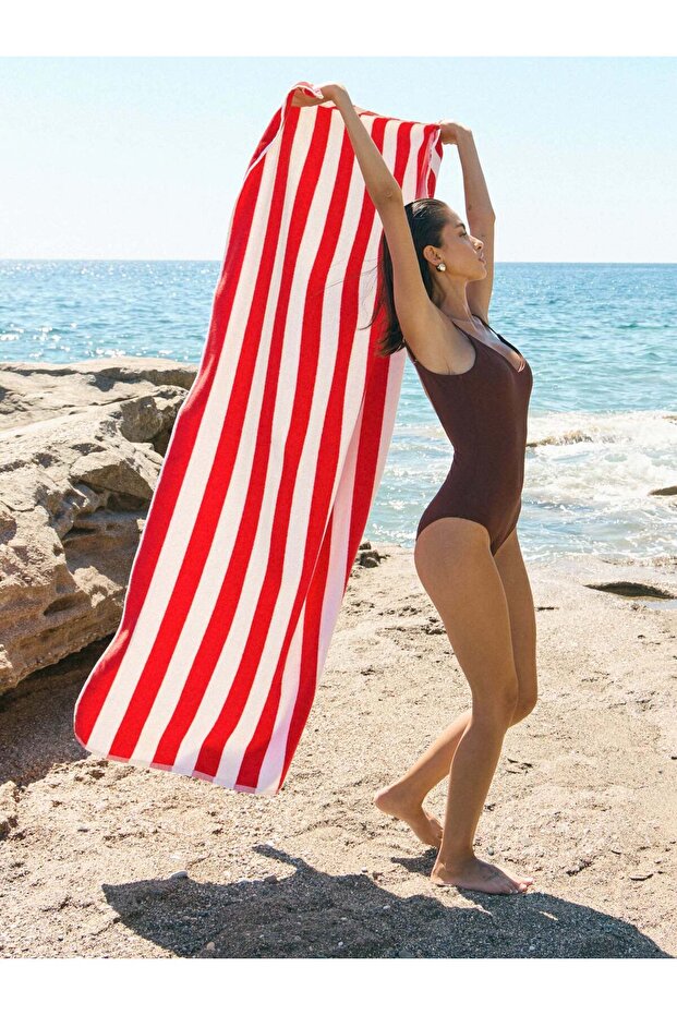 Coast Pocketed Beach Towel Red-White