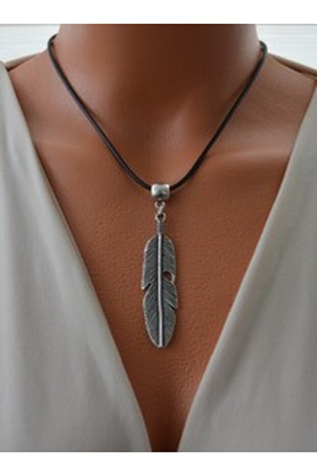Necklace - Silver Color -