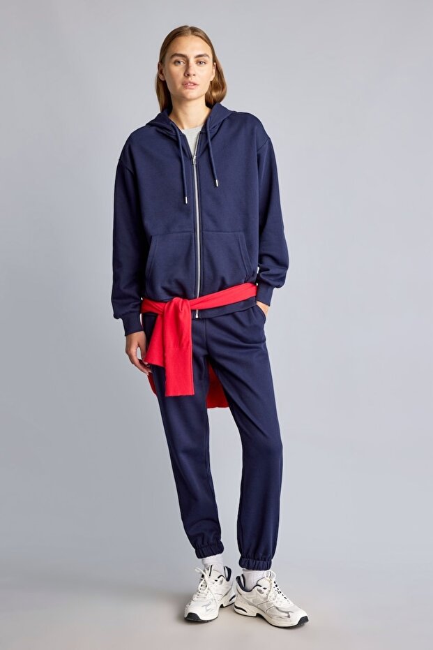 Basic Pocketed Thick Jogger Sweatpants with Lace-Up Waistband