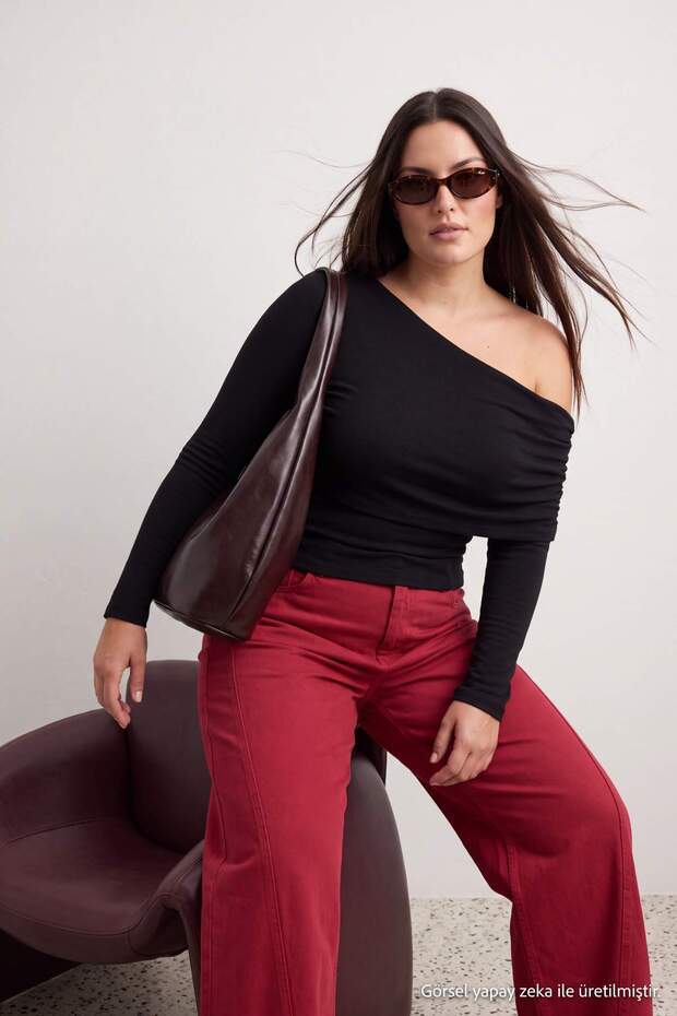 Siyah Asimetrik Yaka Fitted/Vücuda Oturan Esnek Örme Bluz TBBAW27AF00037