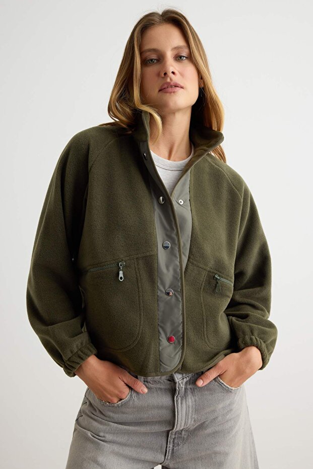 Haki Peluş Relaxed/Rahat Kesim Dik Yaka Çıtçıtlı Örme Sweatshirt TWOAW27SW00161