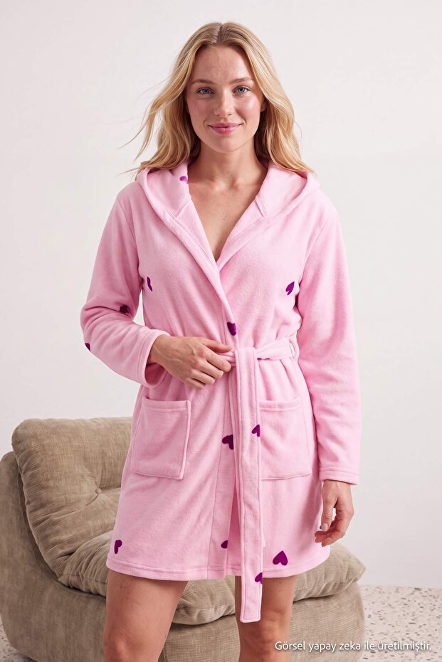 Pembe Kuşaklı Kalpli Cep ve Kapüşon Detaylı Polar Kışlık Örme Sabahlık THMAW24SB00023
