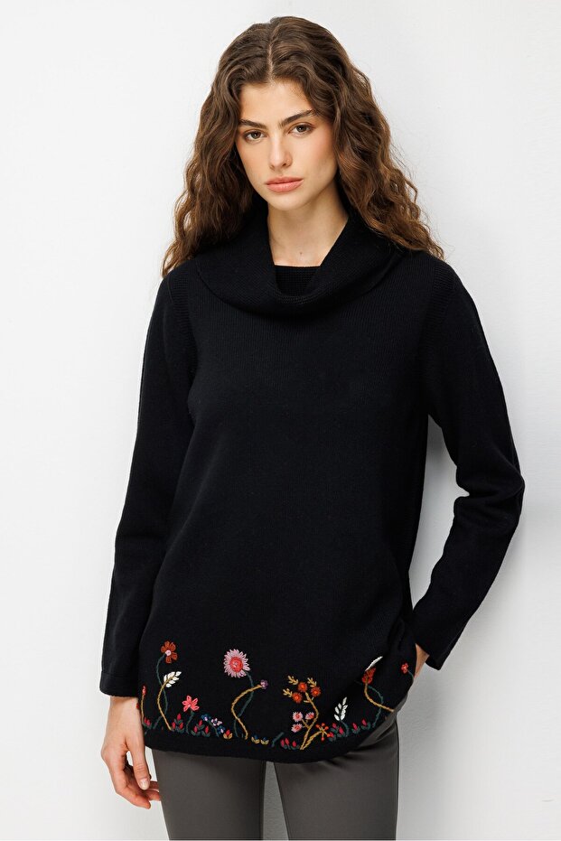 Women's Degaje Collar Skirt Floral Embroidered Wool Sweater Black