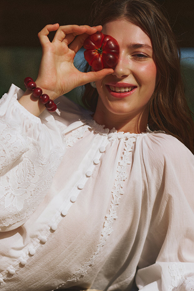 Sleeved Lace Volume Shirt Ecru
