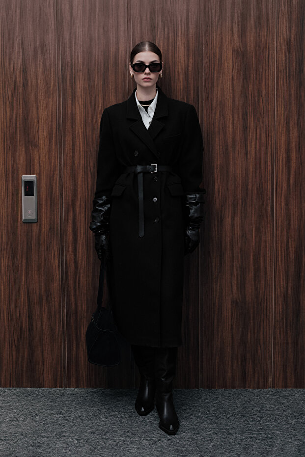 Custom made maskuline coat black