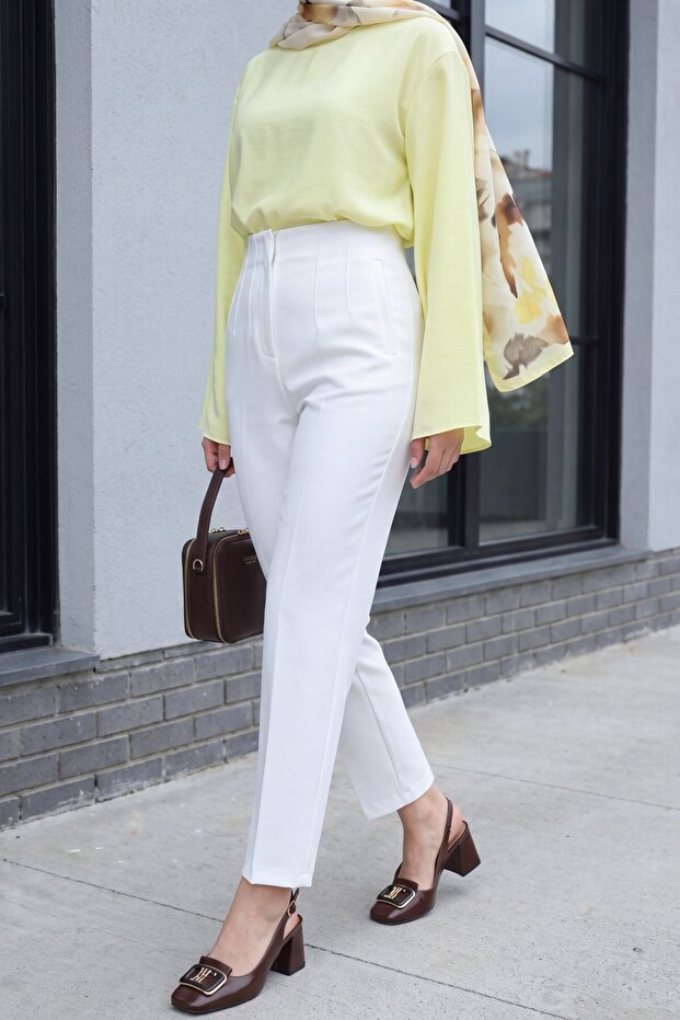 Zra Pleated Carrot Pants - white