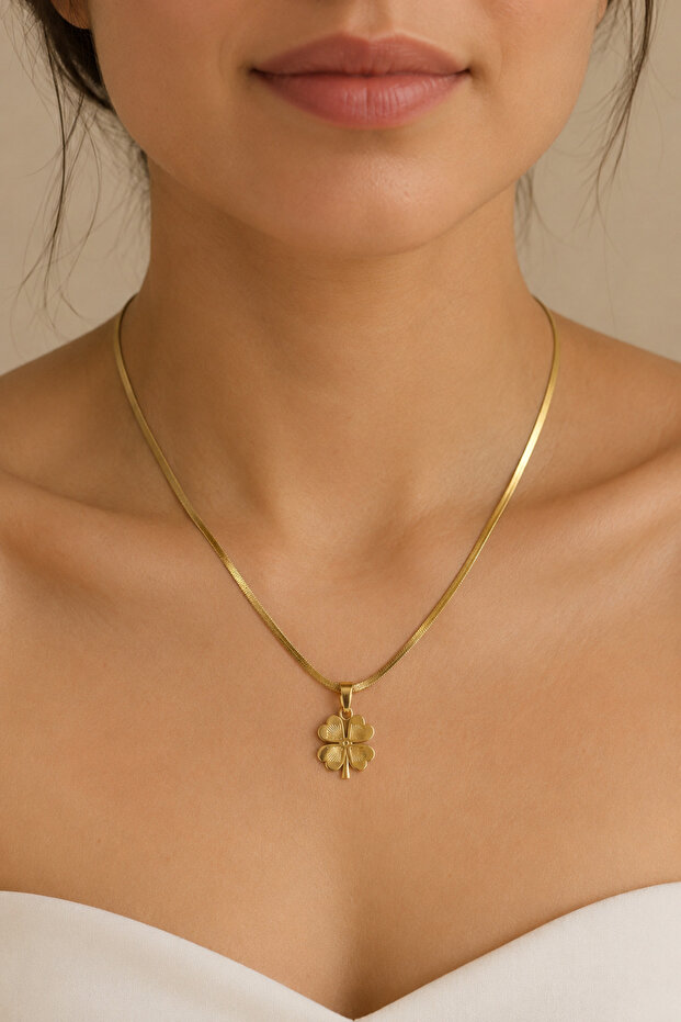 Ezme Italian Chain Clover Necklace