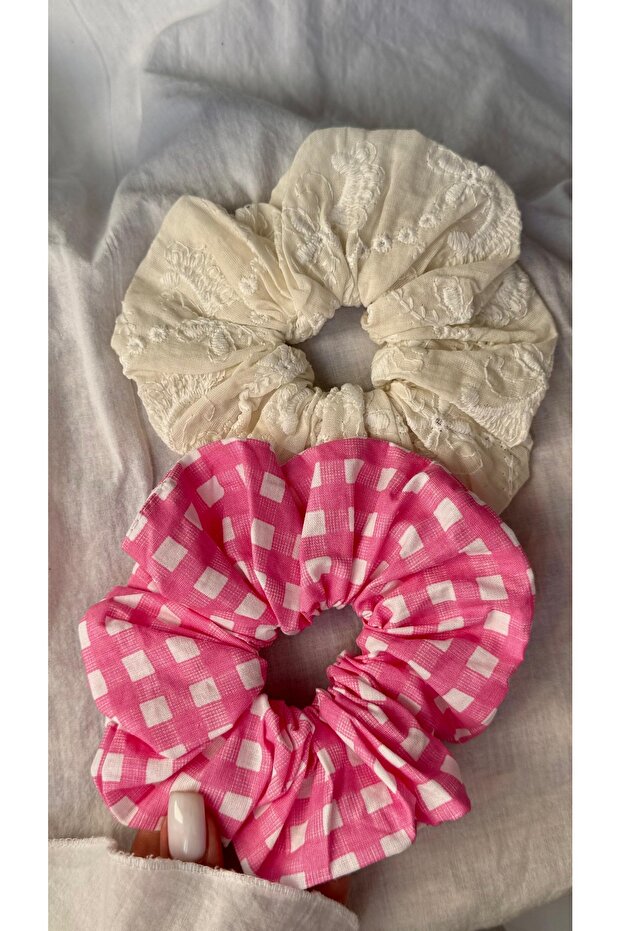 Ecru Embroidered Scallop and Pink Gingham Patterned 2-Piece Fabric Scrunchie Hairpin Set