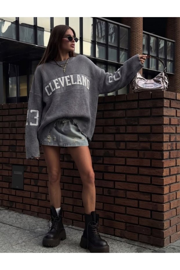 Crew Neck Cleveland Text and Number 23 Detailed Oversize Long Sleeve Knitwear Sweater Aw26Kz00025
