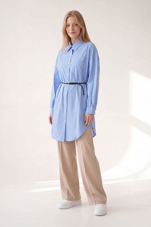Blue buttoned poplin shirt
