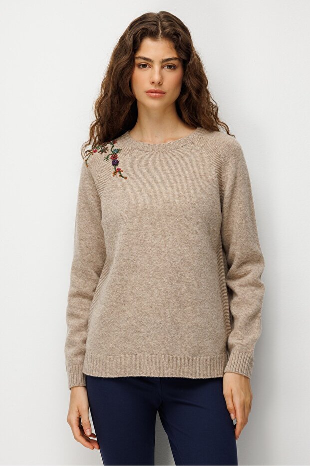 Women's Crew Neck Raglan Sleeve Embroidered Wool Sweater Dark Beige