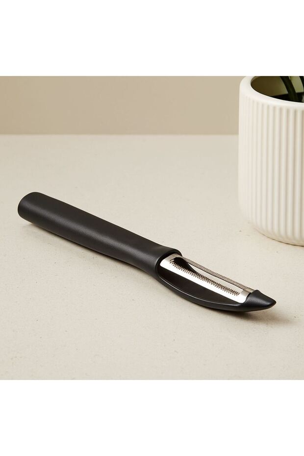 Yan Soyacak Black Plastic Handle